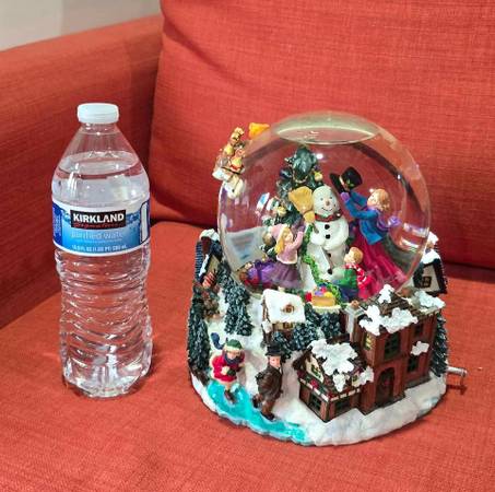 Christmas Musical Box (Here comes  Claus) waterglobe with revolving 1