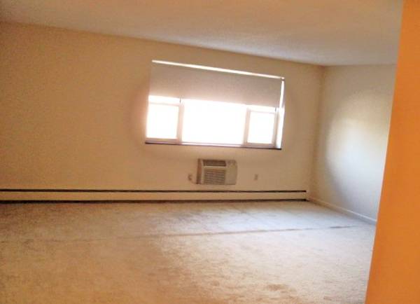 $2,650 / 2br - This Nice,Quiet Area- 2 bed with low upfront costs,in Desirable Newton (Newton)63817539803907121