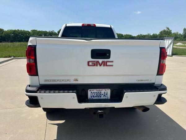 2015 GMC Sierra 2500 HD Crew Cab Denali Pickup 4D 6 1/2 ft - $29,950 (+ Midstate Auto Group)63621970799619123