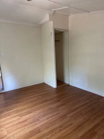 $700 / 2br - 900ft2 - 2 bed for rent (Cedar creek lake)64037557687937122