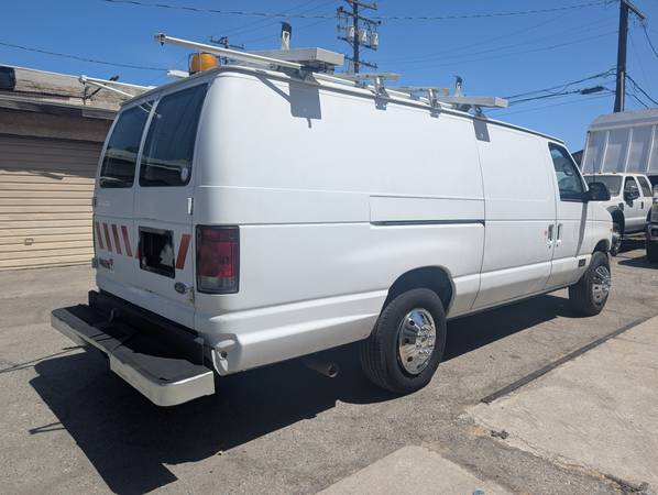 2002 Ford E-350 - Photo 4