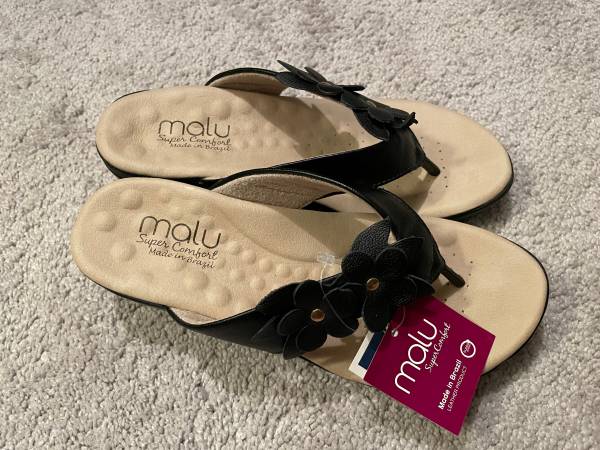 Womens sandals, size 6 1