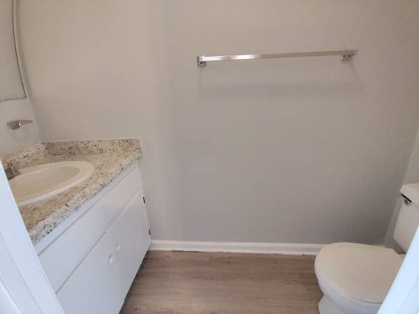 $1125.00 / 2br - 948ft2 - Charming 2BR Townhouse in Lynchburg, VA - Available now - $112563851967315329124