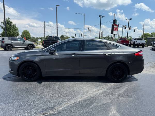 2016 Ford Fusion SE - Cuero y techo solar - ¡115 mil millas! - $10,900 (Oak Forest)63618826444163123