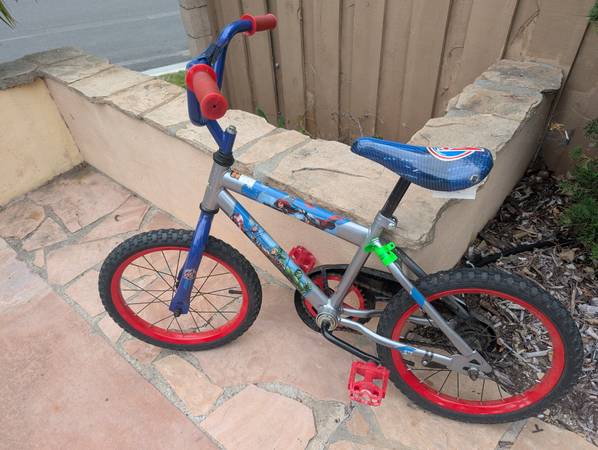 Huffy marvel avengers bike with training wheels, 15 inch tires 1