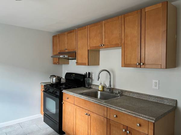 $990 / 1br - 350ft2 - Amplia habitación con oficina en Somerville (Somerville)63856666191361120