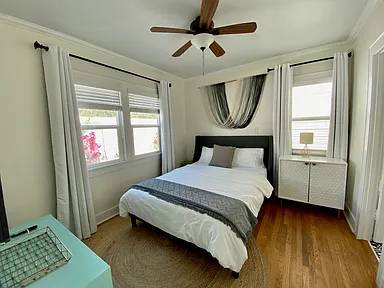 $1,000 / 2br - Charming 2 bedroom/2 bathroom cottage located in the (CA)63998452803459121
