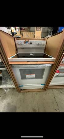Box Stove Electric Frigidaire white 30” 1