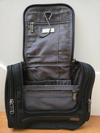 Tumi Alpha Hanging Travel Kit-Like New 1