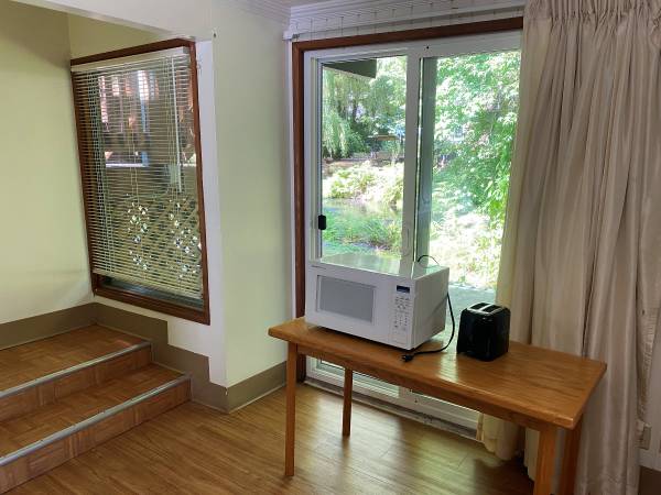 $1,100 / 275ft2 - Lake Oswego Studio (Lake Oswego)64039223491201121
