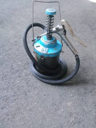 Portable 1 Gallon Foot-operated Grease Pump 1
