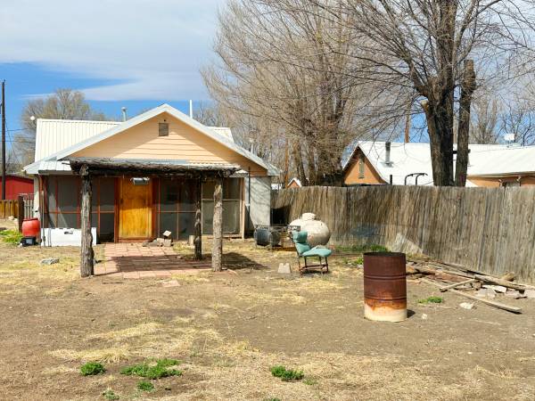 $1,150 / 1br - 879ft2 - 1 bed 1 bath home month to month fully furnished in Las Vegas NM63806171134723122
