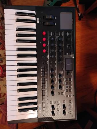 KORG Modwave 37 Key Synthesizer/Sampler 1