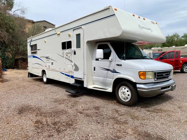 2004 greyhawk by Jayco super slide out 31ft 1