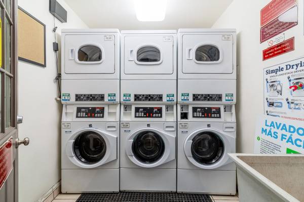 $2,090 / 1br - 480ft2 - Picnic area, Controlled Access, Two sparkling pools (hayward / castro valley)64000589510145122