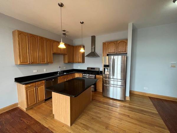 $2,495 / 3br - 3-Bed 2-B in Prime Pilsen LAUNDRY INUNIT AND PARKING INCLUDED! (Pilsen)63959875443586121