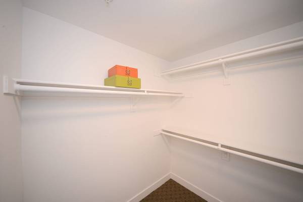 $2,650 / 2br - Large Closets, Charming Pathways, Dog Run (Thousand Oaks)63800712080513123
