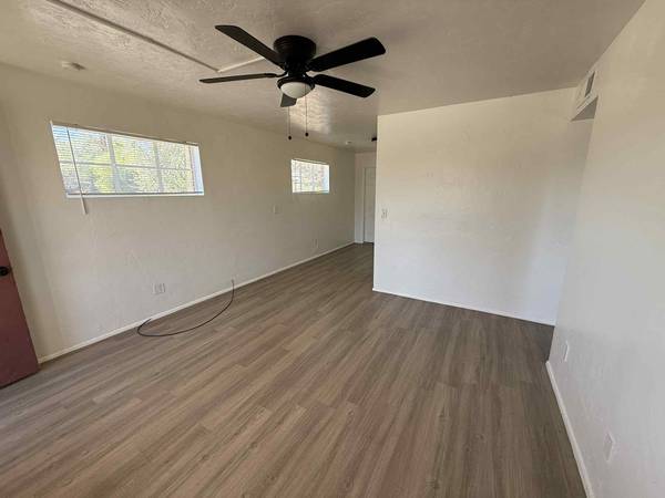 $895 / 2br - 725ft2 - Esta es una encantadora unidad de 2 habitaciones y 1 baño en una triplex (Tucson)63675065854851123