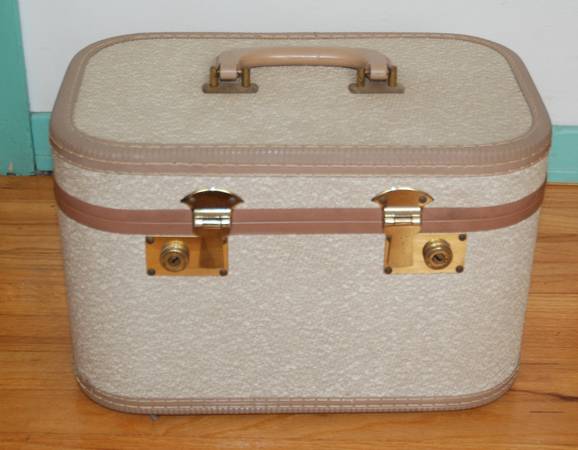 Vintage Train Case Suitcase Cosmetic Carry On Bag Luggage. NO KEY 1