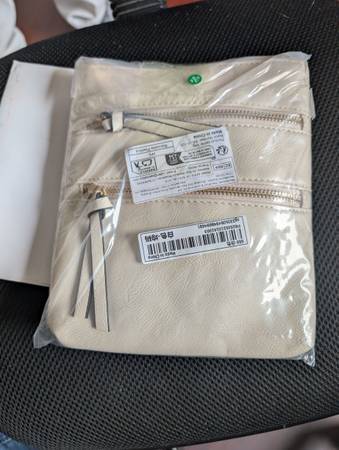Keep your money safe while traveling (Neck Wallet) 1