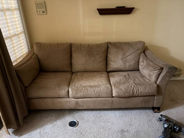 Clean Free Couch w/ Pull Out Bed 1