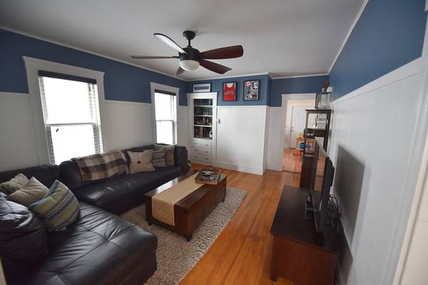 3 Bedroom Apartment OFF STREET PARKING - EVERETT 1