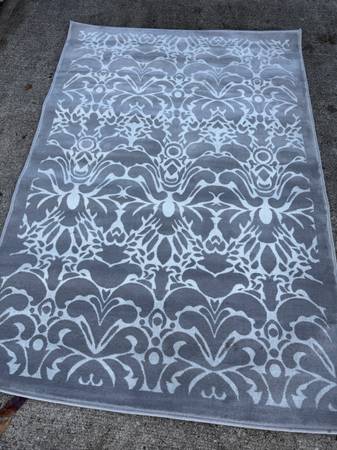 5x7’ At Home Gray Area Rug! 1