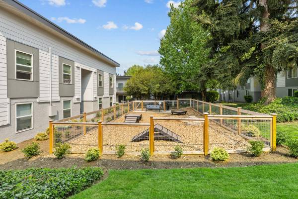 $3,387 / 3br - 1200ft2 - Your nest for fall is move-in ready! | Jacuzzi + in-home W/D! (Bellevue)63852483096963124