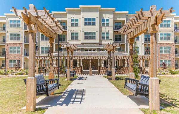 $1,422 / 2br - 979ft2 - Four-legged friends welcome! Enjoy our pet-friendly 2 BD / 2 BA. (Newnan)63975297728643124