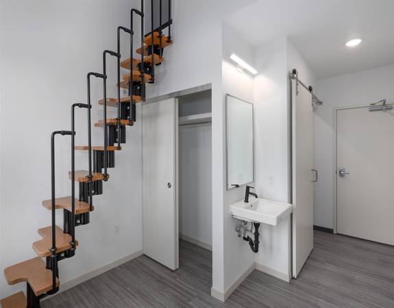 $700 / 1br - CALL for 2 FREE MTH - Upscale Co-Living Units - High Ceiling (Rose City Park Neighborhood)63999452541698121