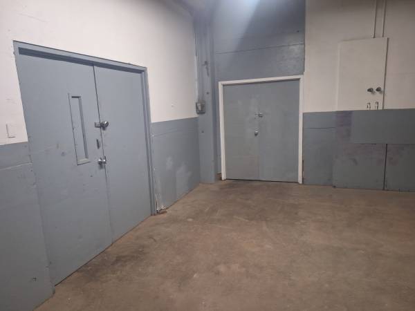 $2,000 / 2400ft2 - Work Space first floor! (west town)63960011911555123