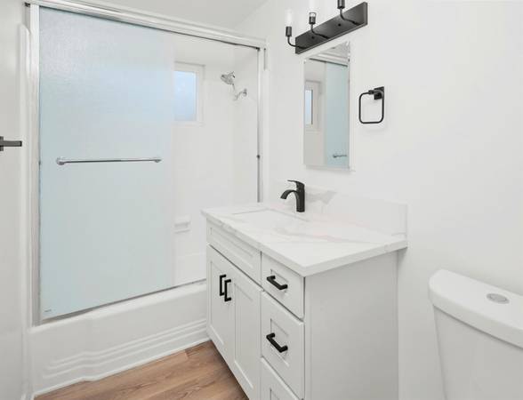$2,495 / 1br - Stylish 1 Bed - Dishwasher and Garbage Disposal - Onsite Parking (Golden Hill)63701723384067122