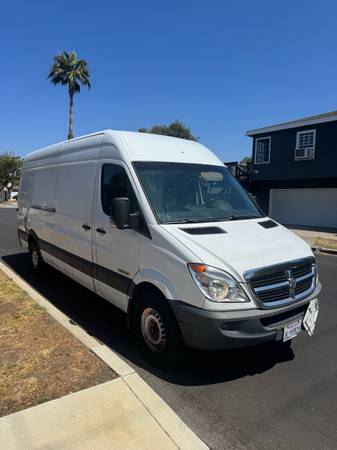 2008 Dodge Sprinter 2500 techo alto funciona excelente - $9,500 (Los Ángeles)63618334641155123