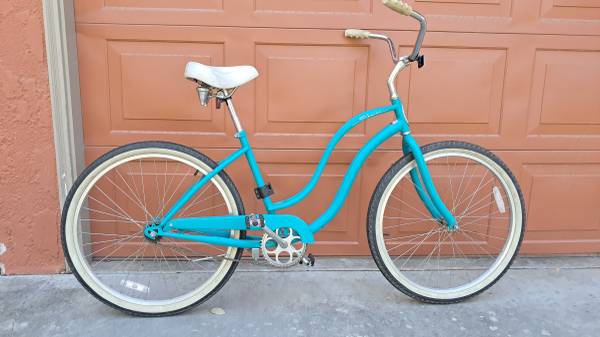 girl's/women's cruiser bike 1