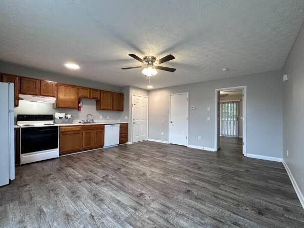 $1,148 / 1br - 680ft2 - ¡Todo en un solo nivel! Apartamento de 1 habitación con baño completo + conexiones para lavadora/secadora (Jefferson City)63815667220609121