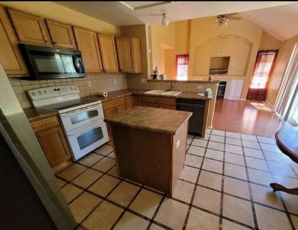 $1,600 / 3br - En alquiler "por propietario" disponible el 7 de septiembre... 3 habitaciones 2.5 baños garaje para 3 autos (Colorado Springs)63686745944321120