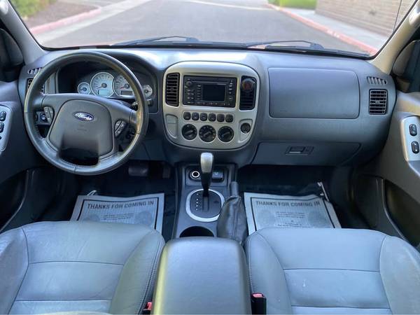 2005 Ford Escape Hybrid AWD 129k Millas Título Limpio Funciona Bien SMOGDONE - $4,950 (sacramento)63619385968385124