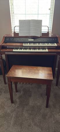 Baldwin Organ with Bench 1