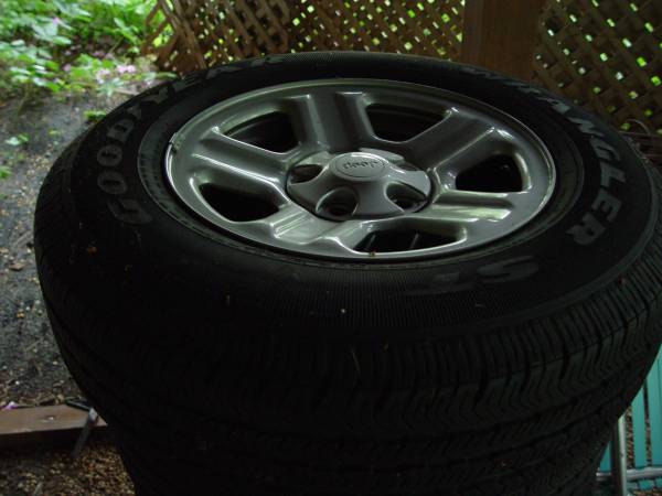 17" Kelly Jeep Tire - $100 (HERNDON)634711460081931213