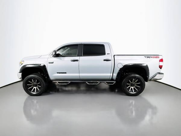 2020 Toyota TUNDRA 4WD SR5 - Photo 2