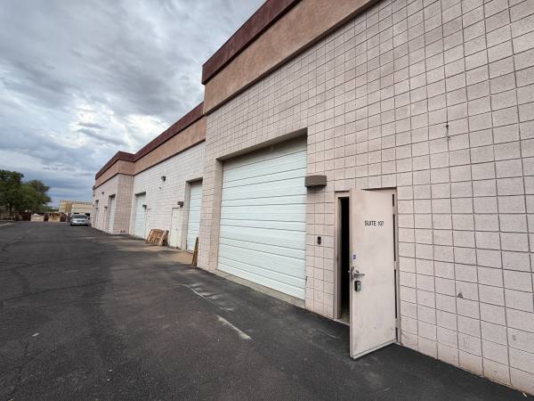 GILBERT WAREHOUSE AVAILABLE IMMEDIATELY 1