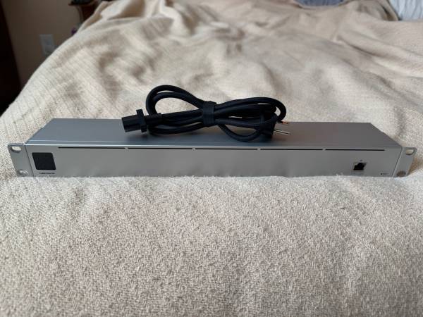UniFi Cable Internet (UCI) — Multi-Gig Cable Modem 1