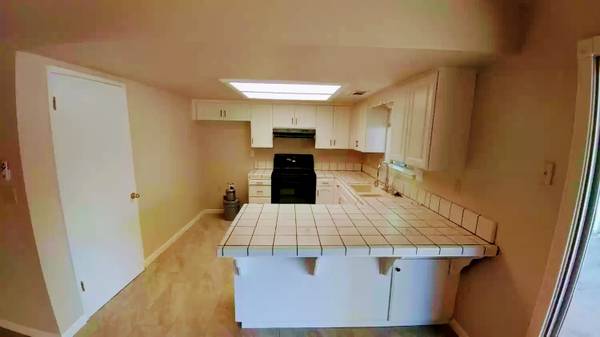 $299,900 / 3br - 1298ft2 - $299,900 516 N Velie Drive, Visalia, CA 93292 (Visalia)63809664352769123