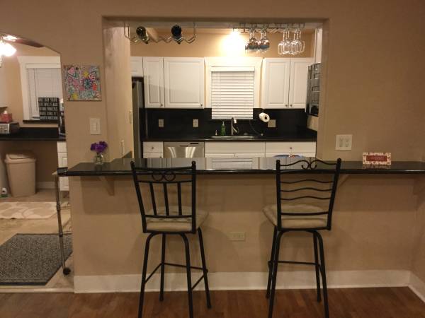 Sunnyside, duplex, pet ok, new carpet, granite kitchen, available now! 1