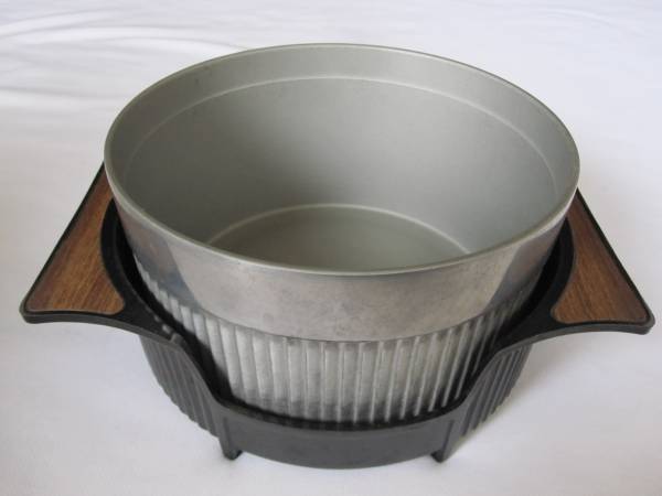 Nordic Ware Souffle Casserole Dish & Serving Tray 1