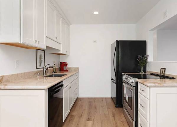 $535 / 1br - Bright Master Bedroom Available (Killeen)63843414582275122