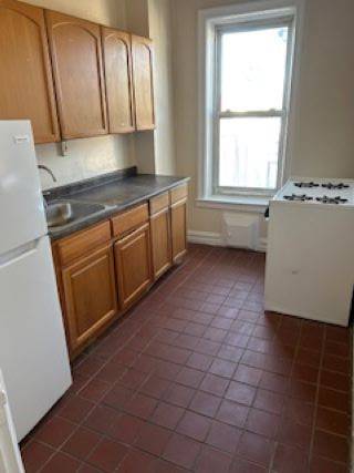 $2,135 / 1br - 600ft2 - 34Ave/153 St, Rent Stabilized, pet friendly, walk to LIRR, Bowne Park, (Flushing)63949685619202120