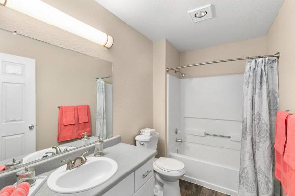 $1,525 / 1br - 750ft2 - Recently Updated fully equipped open kitchen, inunit w/d ,Pet Friendly (Clark County)63777384844547123