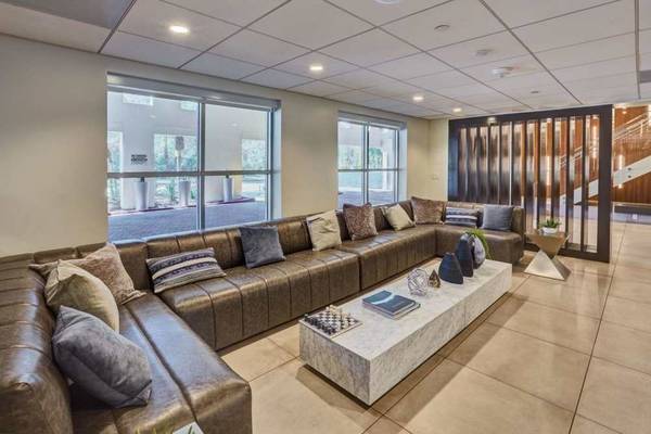 $3,589 / 2br - 1148ft2 - Guest Parking, Evening Courtesy Patrol, Dishwasher (600 S Curson St, Los Angeles, CA)63700899593091123