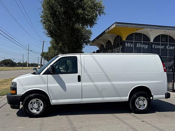 2019 Chevrolet Express 2500 RWD - Photo 2